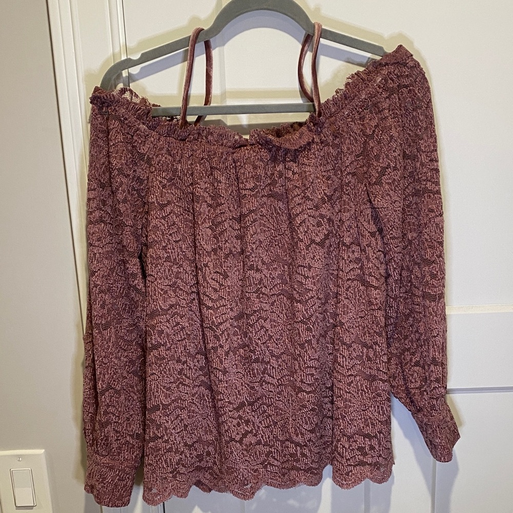 Eri + Ali Off-Shoulder Lace Blouse in Mauve